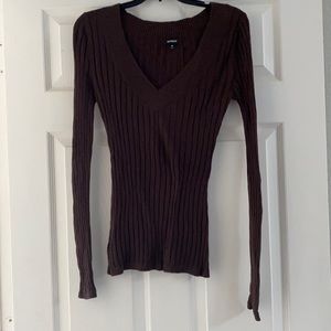 Stretchy brown sweater, perfect for the fall